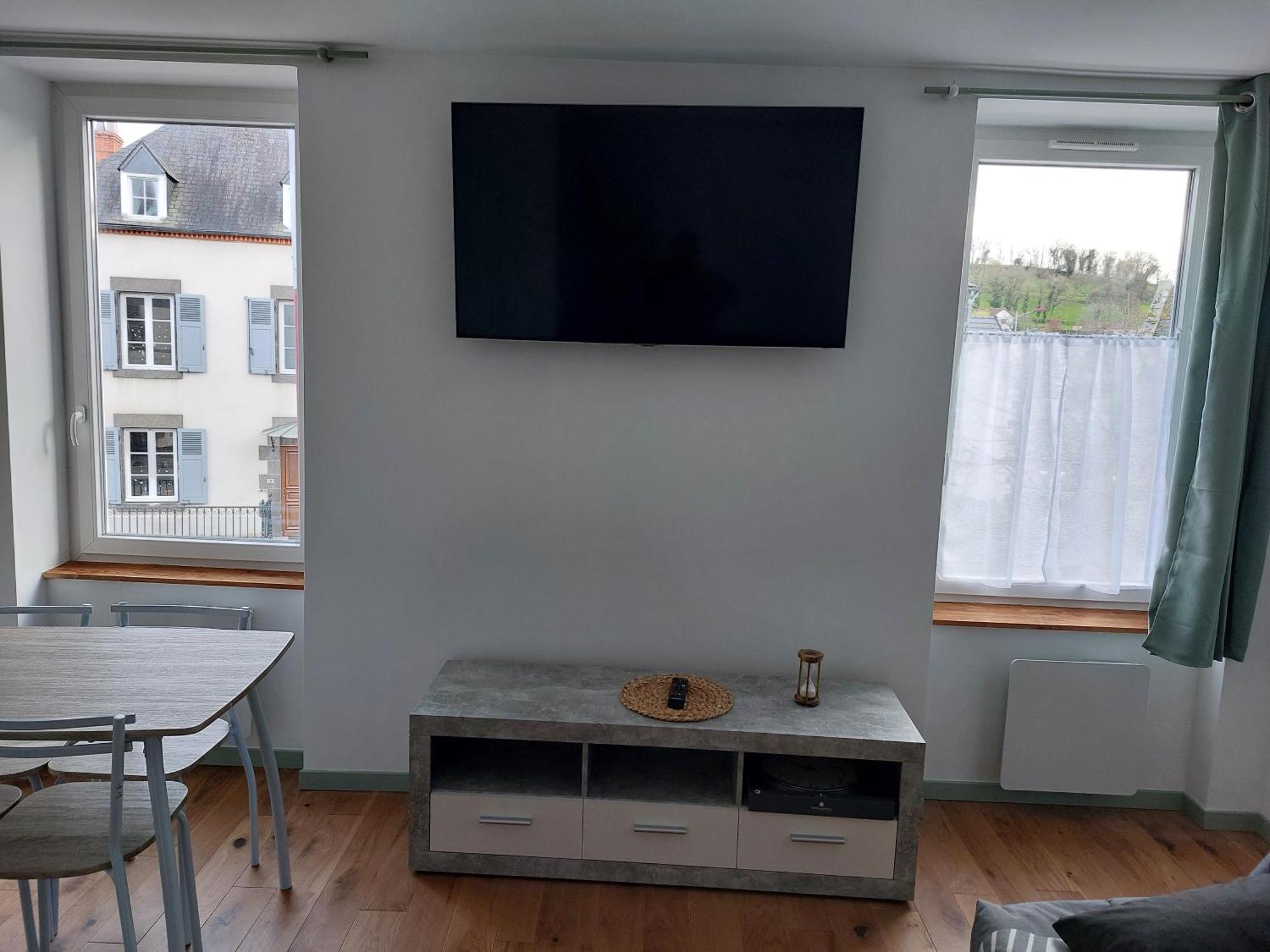 Studio Refait A Neuf Clos Saint Genest Manzat Exterior foto